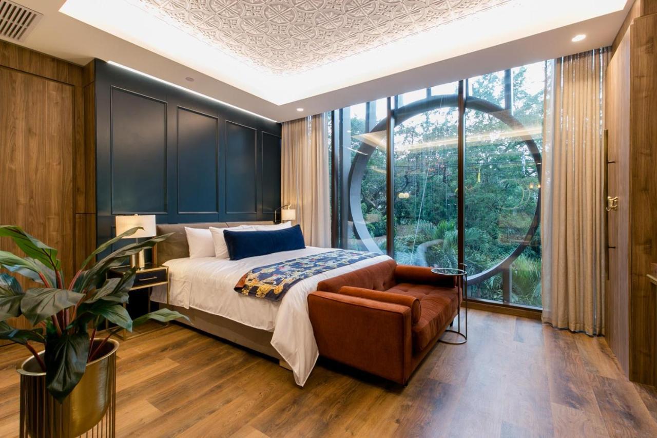 Hotel Marquee Medellin Bagian luar foto A bedroom at the hotel