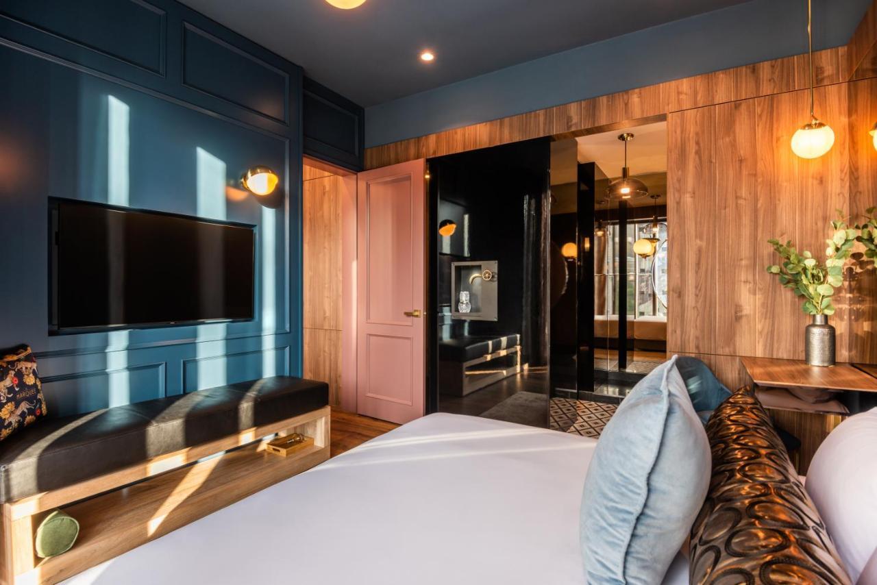 Hotel Marquee Medellin Bagian luar foto A room at the hotel