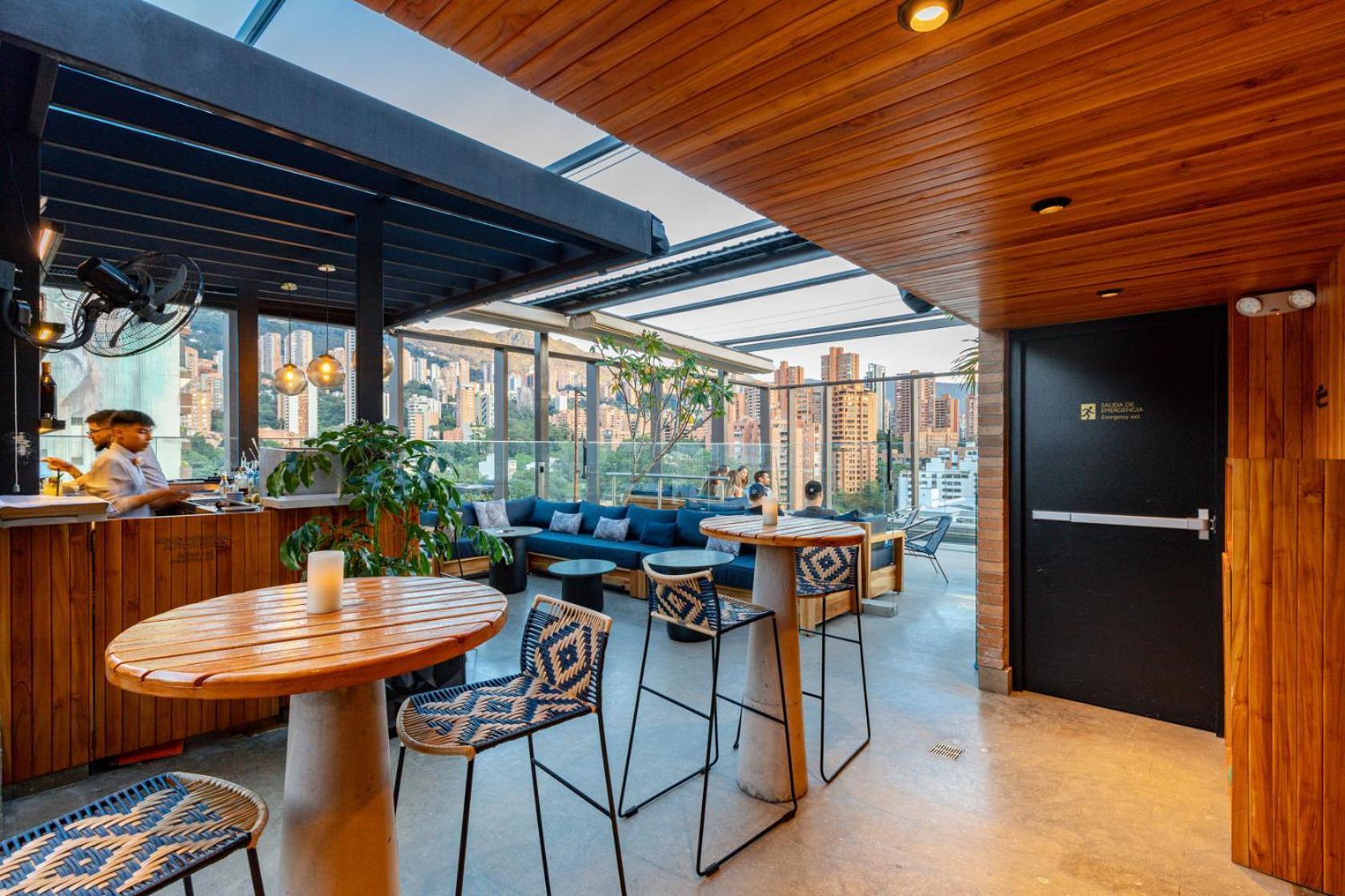 Hotel Marquee Medellin Bagian luar foto The interior of the bar