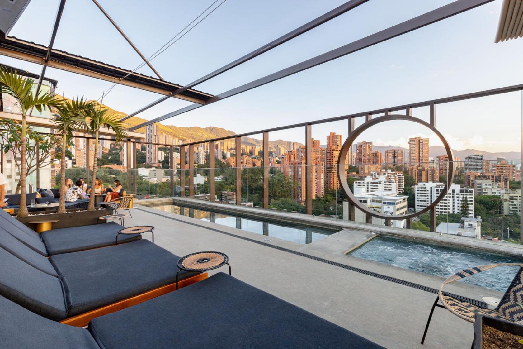 Hotel Marquee Medellin Bagian luar foto Rooftop pool at the Four Seasons Hotel